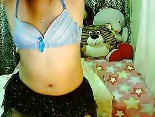 Honest tranny with glasses does a great live cam show